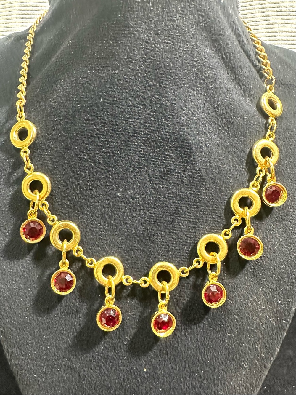 Vtg: Gold Plated Ruby Red Dangle Crystal Necklace